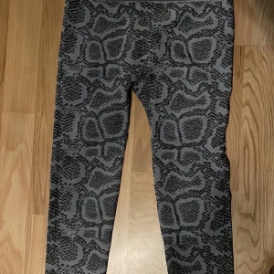 tränings leggings  - aldrig använd 