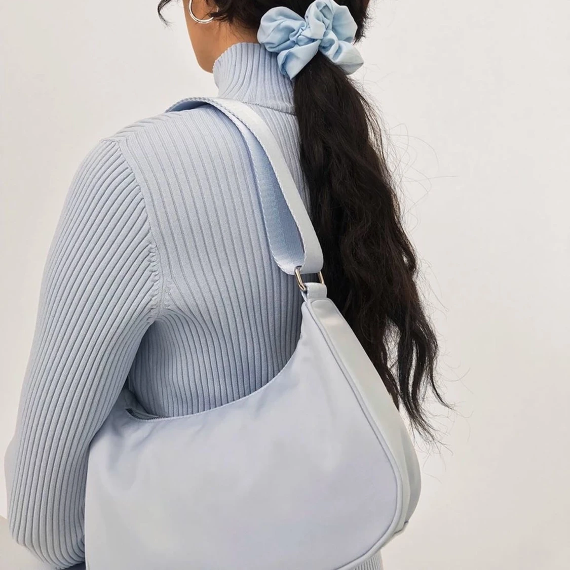 Blå väska från weekday - 90