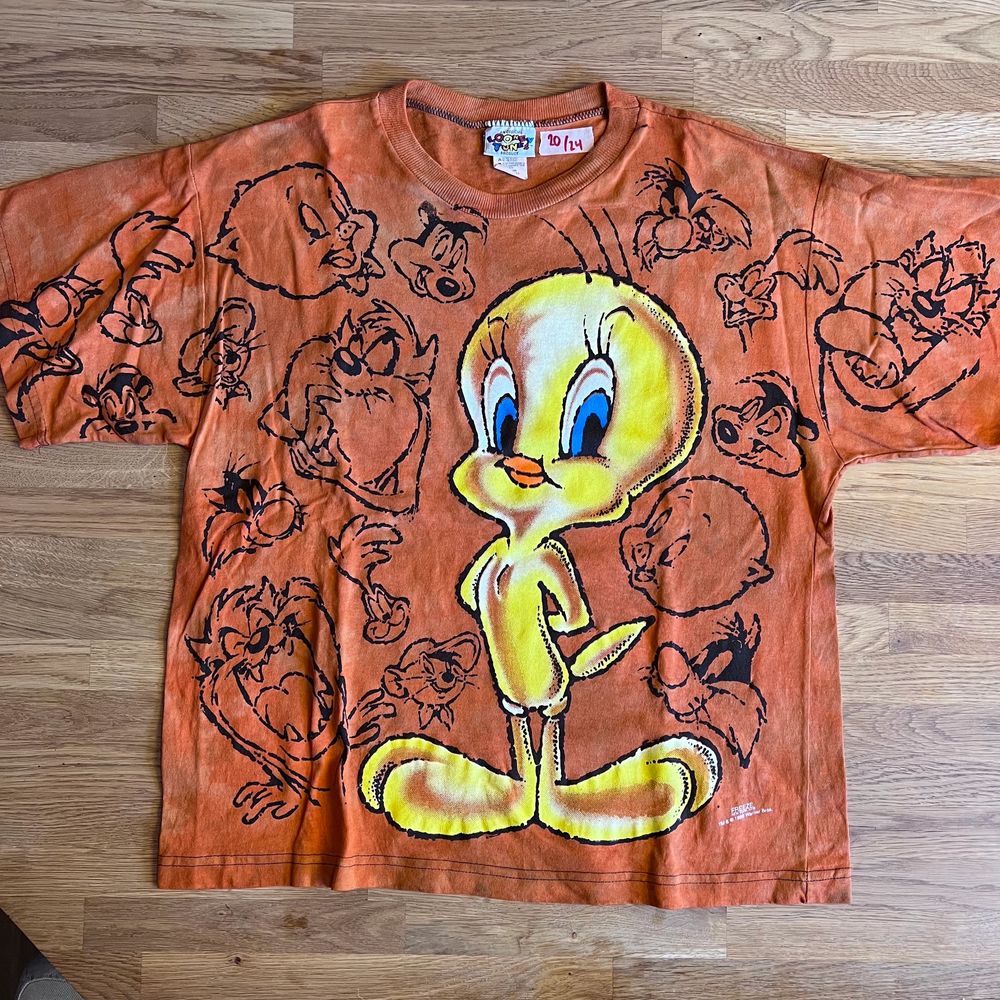Vintage Tweety Bird tie dye 1996 Size: S Mått i inch: 20/24’ BOXY Tag/märke:Looney Tunes Boxy fit  #vintage, #beyondretro, #hype, #nike, #tshirt, #topp, #singlestitch, #HD . T-shirts.