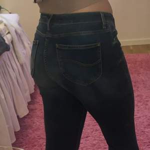 Snygga jeans i los/mid waist 💕 bra skick 