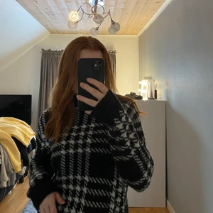 Stickad tröja  - Stickad tröja i storlek xs💞