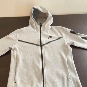 Nike tech fleece - Blev för små för mig och behöver inte dom mer😅