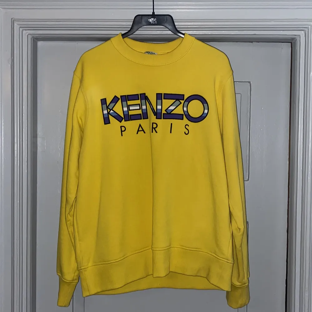 Kenzo Paris storlek M. Använd dryga 10 gånger. Nyskick. Nypris 2200kr. . Tröjor & Koftor.