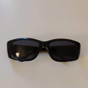 Sjukt snygga vintage solglasögon som är helt i nyskick! 💘