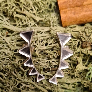 Örhänge  - Örhänge med stenar                                               Använt fåtal gånger                                                   Frakt tillkommer, 25kr 