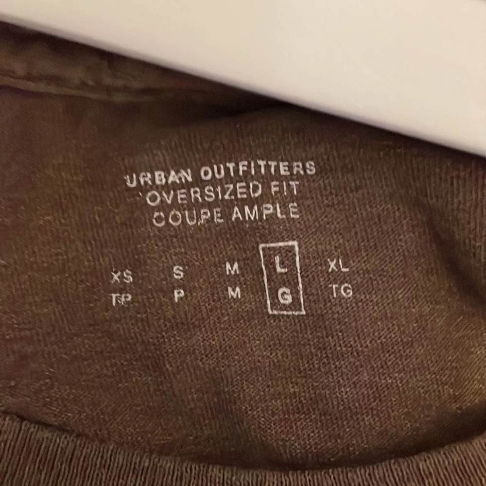 Inköpt på Urban Outfitters i sthlm i somras. Nyskick, aldrig använd. Oversized modell.. T-shirts.
