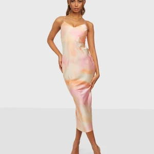 Strl S - Oanvänd klänning midi längd