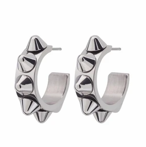 Edblad - Säljer dessa SUPER TRENDIGA OCH SNYGGA ÖRHÄNGEN IFRÅN EDBLAD. Säljer dem då jag använder mer guldsmycken. I NYSKICK OCH HELT OANVÄNDA!!❤️❤️❤️