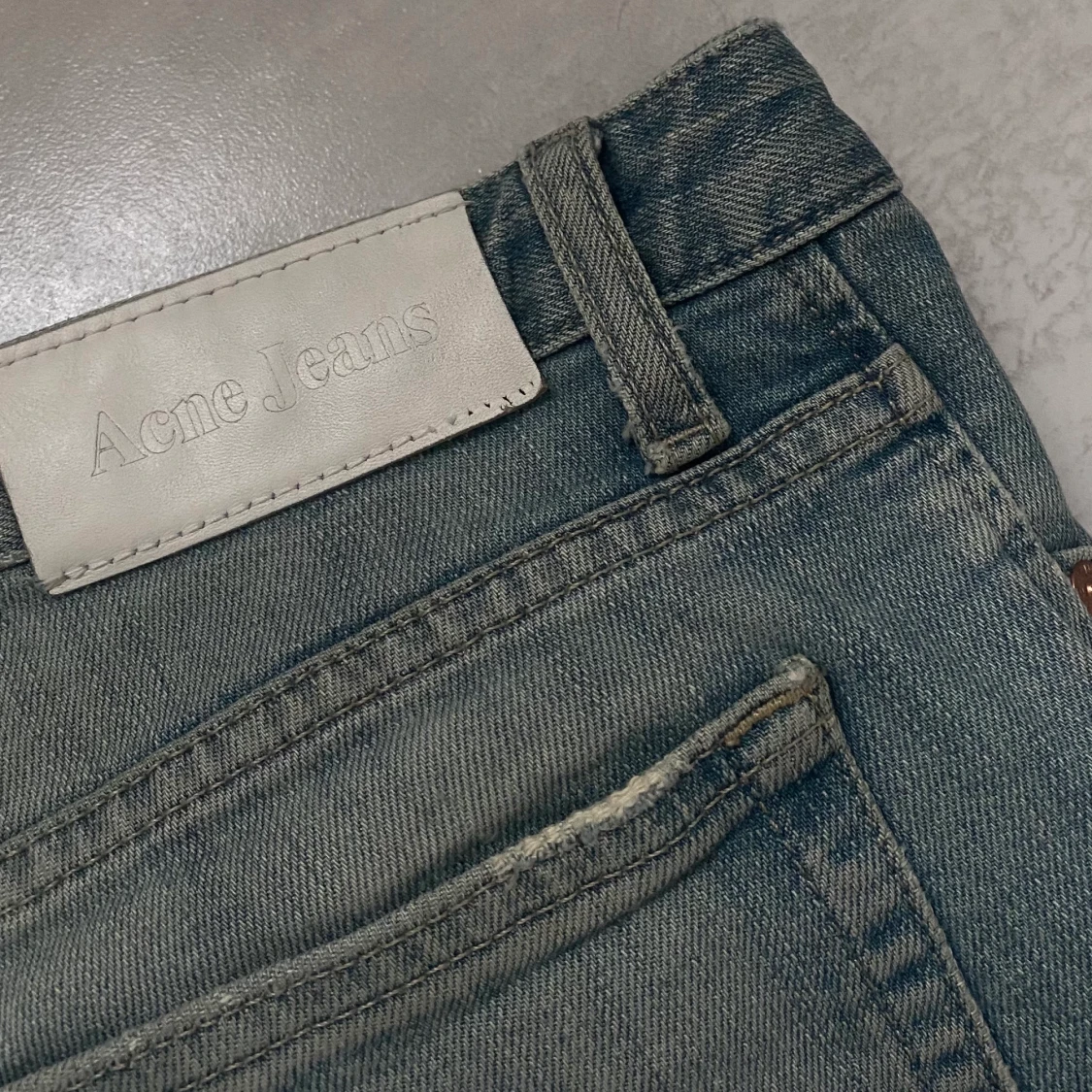 Blåa acne jeans 