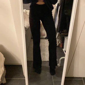 Byxor - Ribbade mjukistights från hm. Aldrig använda då ja inte tyckte om dom! Vida nertill