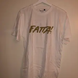 T-shirt från Neutral som gör kläder med fokus på hållbar utveckling. 