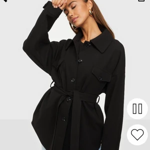 Shacket/ kappa  - Säljer en typ en vinter jacka från Nelly. En Kashmir i strlk 34. Men den är stor i strlken så typ 38. Men passar bra på mig som bär s / xs