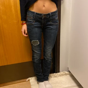 Jeans - Säljer dessa skit snygga jeans, från Freeman T Porter inte min stil därför jag säljer! 💗💗