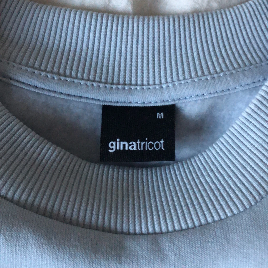 Blå tröja ginatricot  - 90