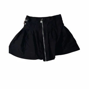 Killstar kjol - Knappt använd. Döskalle på dragkedjan. Frakt ingår. Priset går att diskutera