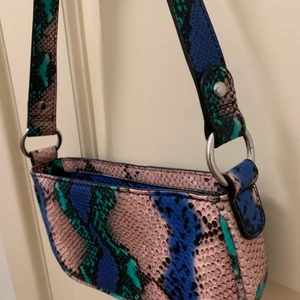 Liten väska  - Liten väska köpt från asos. Aldrig använd!!