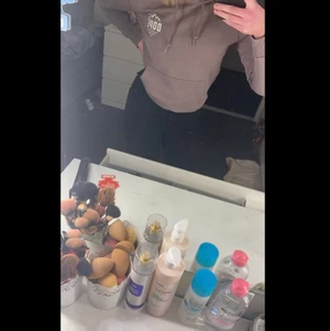 Dope hoddie  - Hej, nu säljer jag min dope hoddie då den har blivit för liten. Den är inte jättemycket använd och den är i ganska bra skick. Du står för frakten