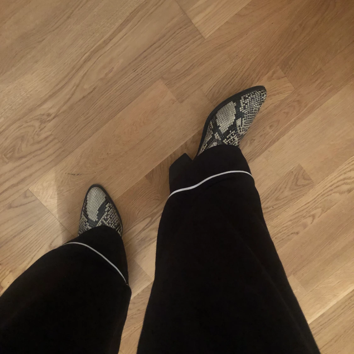 Ankle boots snake leather print 