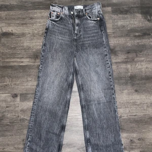 Zara jeans - Säljer mina zara jeans, aldrig använda!! Storlek 36. Köparen står för frakten!