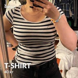 Randig t-shirt  - Fin t-shirt, säljes pga av att den inte kommer till användning!