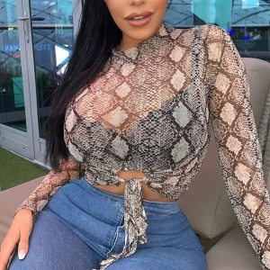 Topp  - En jätte fin topp! Använt några få gånger men för liten för mig nu. Storlek XS. 🤍  