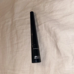 Mac eyeliner - Säljer en Mac eueliner, som är helt oandvänd. Säljes för högst budande pris! Färgen är ”boot black”. 