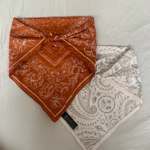 2-pack bandana - Två jättefina bandanas från H&M. De är i silkesliknande material. Bra skick. En vit och en brun. Säljer båda för 39 kr och en för 25 kr. Köparen står för frakt 💛 !köp gärna flera plagg från mig på en gång så sparar du på frakten!