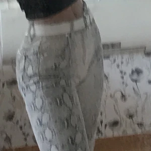 Jeans Ginatricot - Dem här coola straight-jeansen från Gina är i storlek 34/36 och säljs då de inte kommer till användning lika mycket som jag hoppats. Köpta för 600kr.