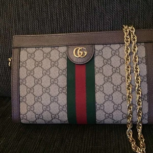 Gucci väska ophidia - Säljer min Gucci väska. Inköpt i Stockholm på Gucci för cirka 1 år sedan. Har inte kvitto men är villig att gå till Gucci butiken och få allt bekräftat om det krävs. Köptes in för 16 tusen. Topp skick. Snabb affär 5 tusen