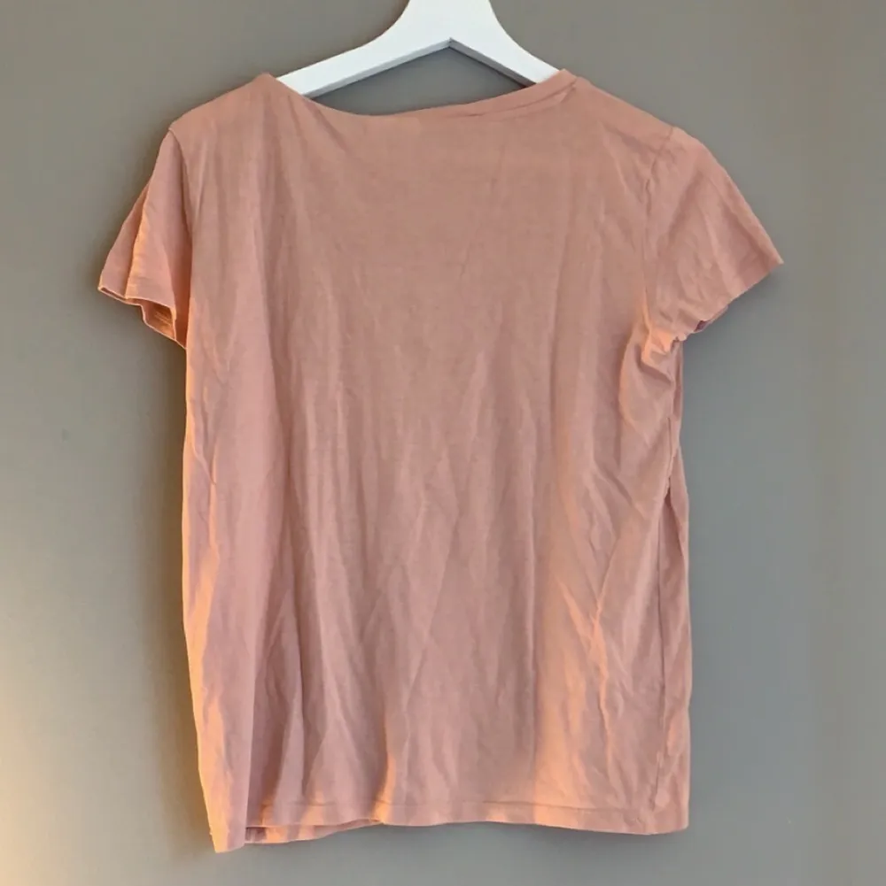 Rosa gullig oversize t-shirt från hm i stl xs . T-shirts.