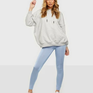 Tights - Oanvända tights från Nelly, prislappen kvar. Säljer pga för långa för mig, jag är 158 cm. 💙 Strl. 36, 40 kr 💙 Möts upp i Sthlm gratis eller så står köparen för frakt !