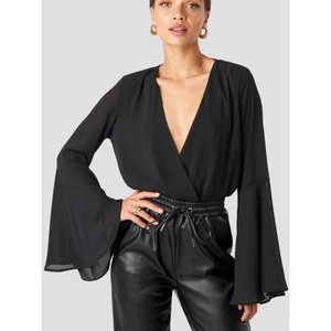 Body - Använt en gång som ny! Jättefin på. Nypris 400kr