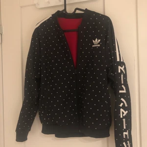 Adidas tröja - Säljer denna adidas tröjan som aldrig är använd!