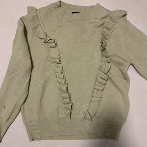 Stickad tröja  - Helt ny stickad tröja, jätte skön och mysig 