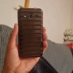 1st - Samsung galaxy J2 helt ok har inte problem allt fungerar bra.