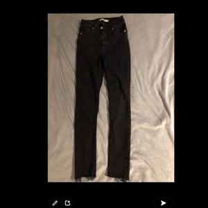 Jeans storlek 36 - Jeans från Nakd i storlek 36/S. Använt skick. 