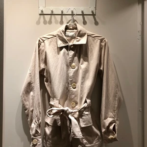 Kappa NELLY TREND STRL 32 - Kappa från NELLY TREND i storlek 32, men passar även mig som vanligen har 34. I mycket fint skick.