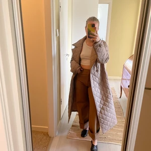 Quilted coat - Denna jättefina jacka från NLY, slutsåld på hemsidan, köpt för 999. Strl 34, har fått inse att den är för stor på mig som är 158 :( NYSKICK och så himla fin, önskar jag var längre haha 🥲