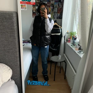 väst - Puffig oversized väst strl S men skulle säga att den passar s-m. Knappt använd. Köpare står för frakt :). 