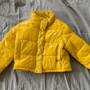 Mango jacka - Bra skick, köpt på Mango. Stolek M