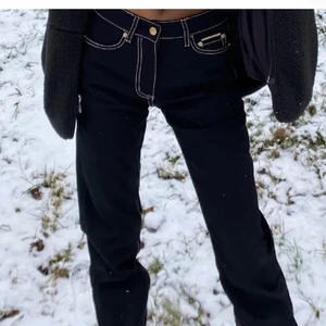 Eytys jeans - INTRESSEKOLL!⚡️ på mina fina eytys jeans som jag köpte här på Plick som tuvär ej kommit till så mycket användning, lånade bilder. Bud i kommentarerna start bud: 400kr
