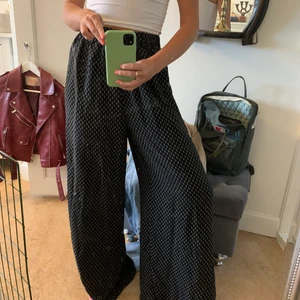 Fancy pants  - Säljer mina coola byxor då de är lite stora, så de kommer inte till användning💔 det finns så att man kan ha bälte i midjan, dock har en flärp som gått sönder, går dock att laga enkelt (se sista bilden). Jag är 162cm. FRAKT INGÅR EJ. 