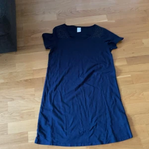 Klänning  - Den är aldrig använda 