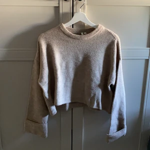 Tröja - Helt oanvänd tröja från Nelly. Jätte fin färg och skönt material. Lite kortare i modellen.✨