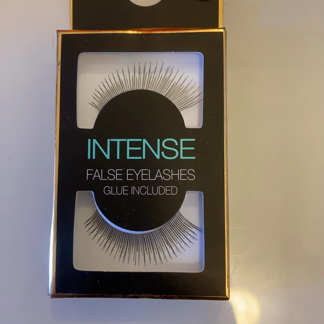 False eyelashes 