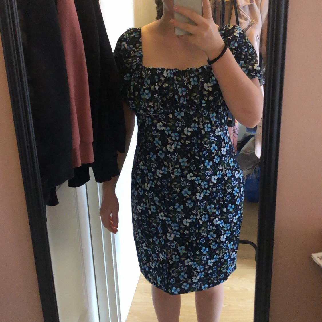 Blommig klänning strl 38 NA-KD