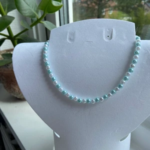 Pärlhalsband  - (Inte äkta pärlor) 25kr st + frakt finns två av varje färg i lager 💗