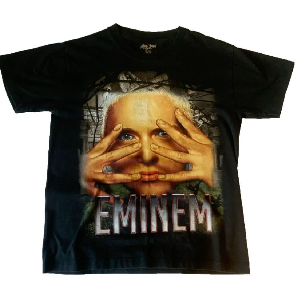 Vintage Y2K Eminem T-shirt, storlek M på taggen men passar mer som S. Mycket bra vintage kvalitet, inga flaws. . T-shirts.
