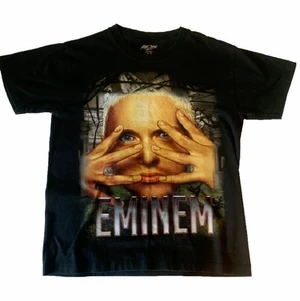 Vintage Eminem Tee Strlk S/M - Vintage Y2K Eminem T-shirt, storlek M på taggen men passar mer som S. Mycket bra vintage kvalitet, inga flaws. 
