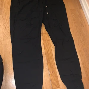 Byxor  - Oanvända byxor, skriv ifall du vill ha mer bilder! 